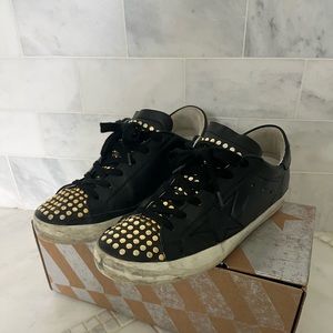 Golden goose superstar sneaker black/gold/studs